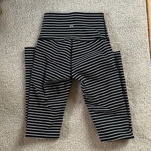 Lululemon leggings Black/white size 2